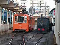 坊っちゃん列車と市内電車@